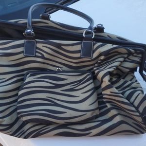 Weekend bag barley used looks new for $8